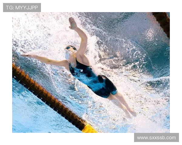 游泳选手破全国纪录 教练感动泣不成声见证辉煌时刻