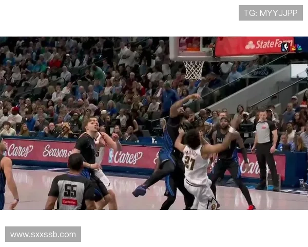 布劳恩展现排球技巧接穆雷长传双手垫球成功完成空接