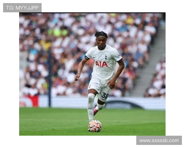 热刺后卫乌多吉在伦敦街头遭经纪人持枪威胁事件引发关注