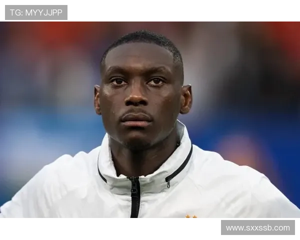 电讯报：科洛穆阿尼佩戴定制面具训练能否出战阿森纳仍未确定